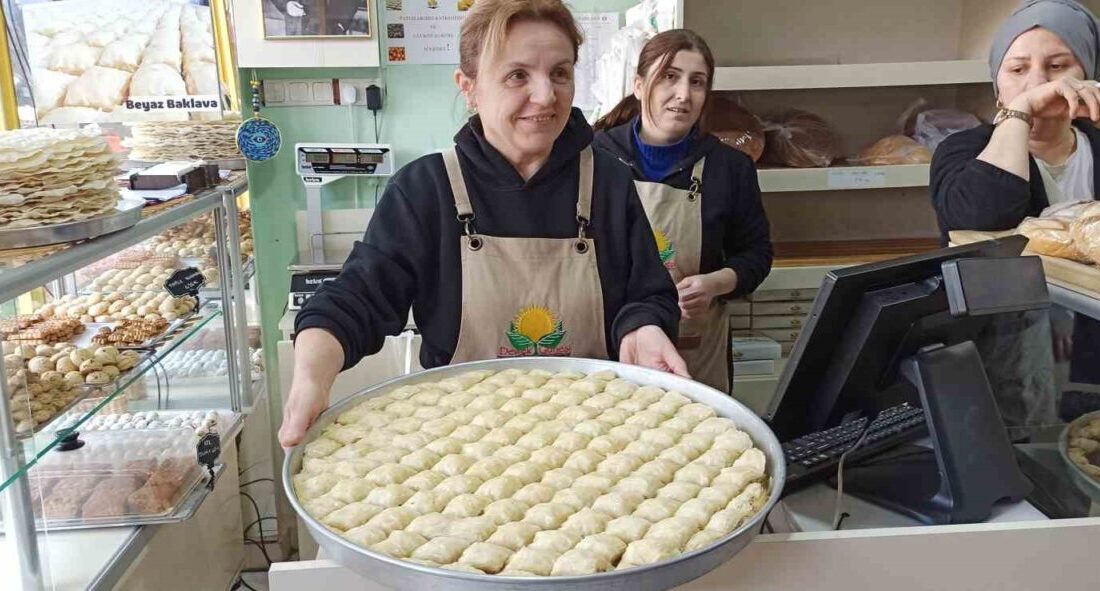 Zonguldak’ın Devrek ilçesine özgü tescilli beyaz baklava, bayram sofralarındaki yerini