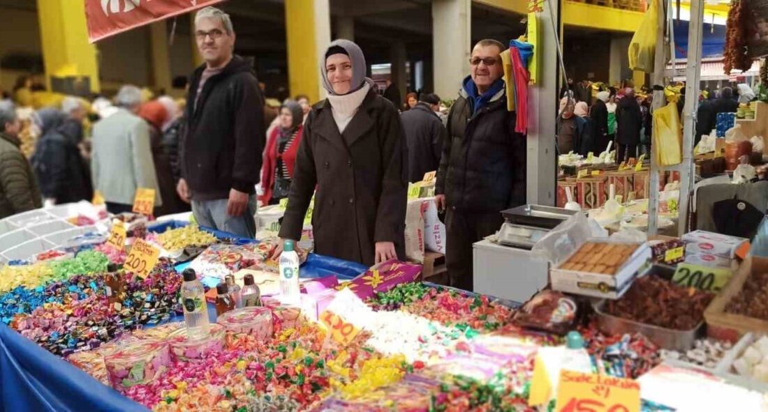 Zonguldak’ın Devrek ilçesinde Ramazan Bayramı’na sayılı günler kala esnafların tezgahları