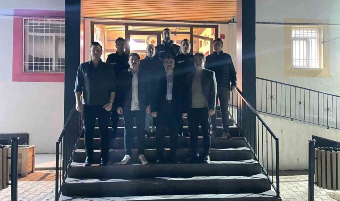 Diyarbakır’ın Dicle Kaymakamı Mustafa Atış, İlçe Emniyet Amirliği’nde görevli personelle