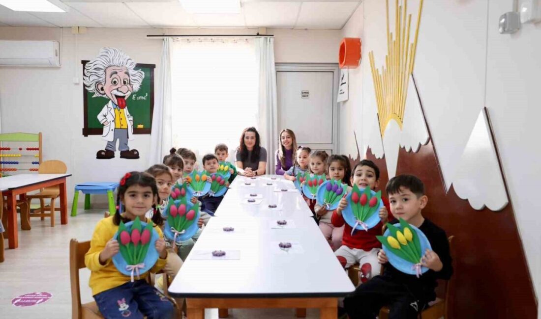 Didim’de belediye kreşinde eğitim gören minik öğrenciler, 8 Mart Dünya