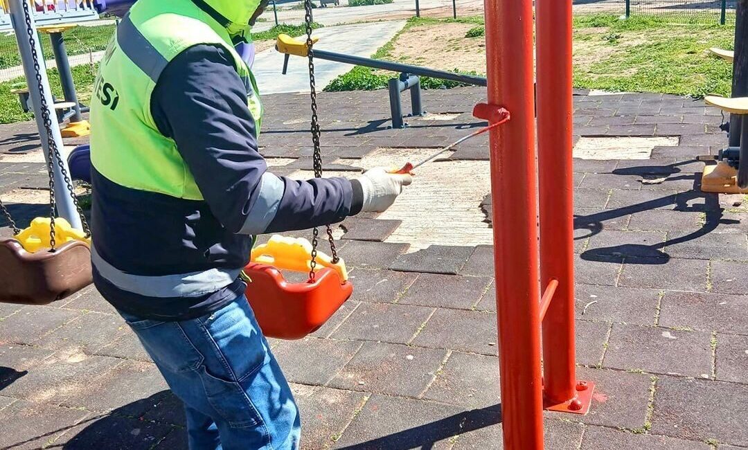 Aydın’ın Didim ilçesinde saha çalışmalarını sürdüren belediye ekipleri, çocuklar için