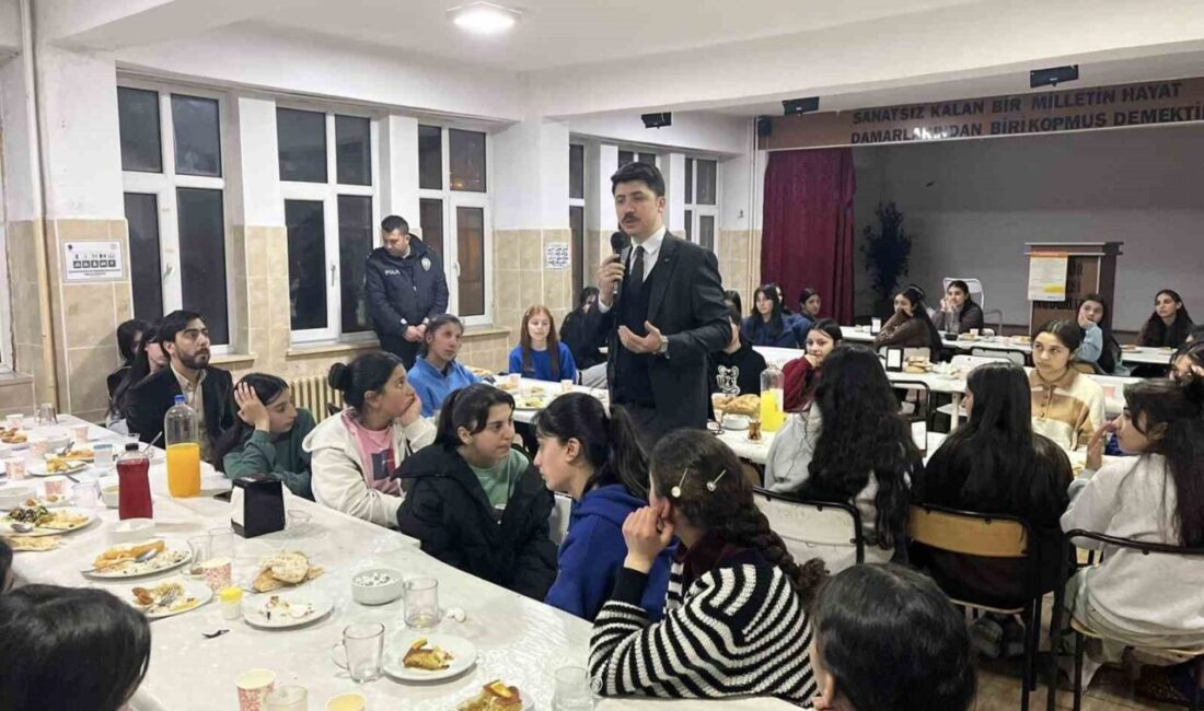 Digor Kaymakamı Ahmed Tayyib Kahraman öğrencilerle iftar sofrasında buluştu. Kars’ın
