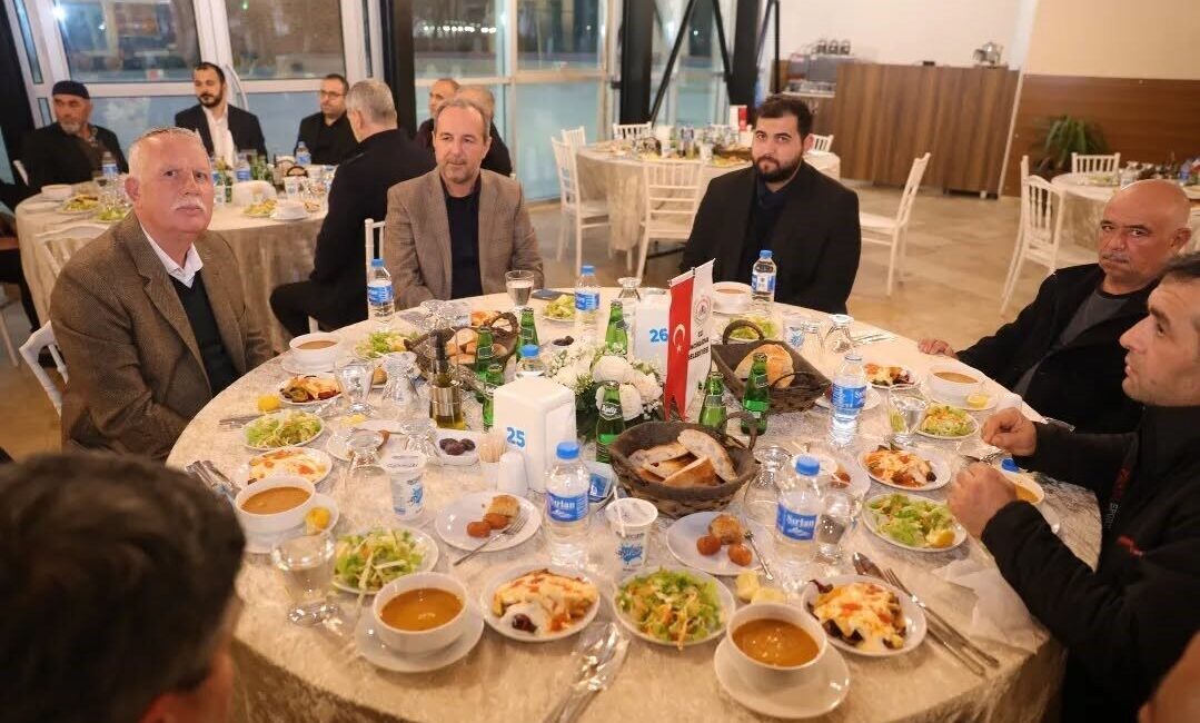 Aydın’ın İncirliova ilçesinde emekli ve çalışan din görevlileri düzenlenen iftar