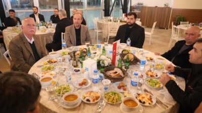 Aydın’ın İncirliova ilçesinde emekli ve çalışan din görevlileri düzenlenen iftar