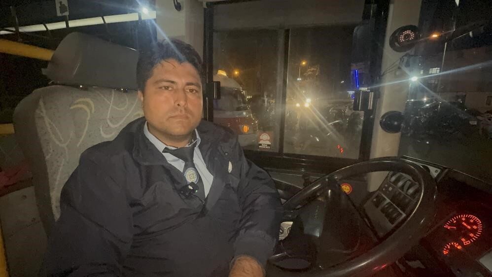 Muğla Büyükşehir Belediyesi toplu ulaşım hizmeti kapsamında görev yapan bir