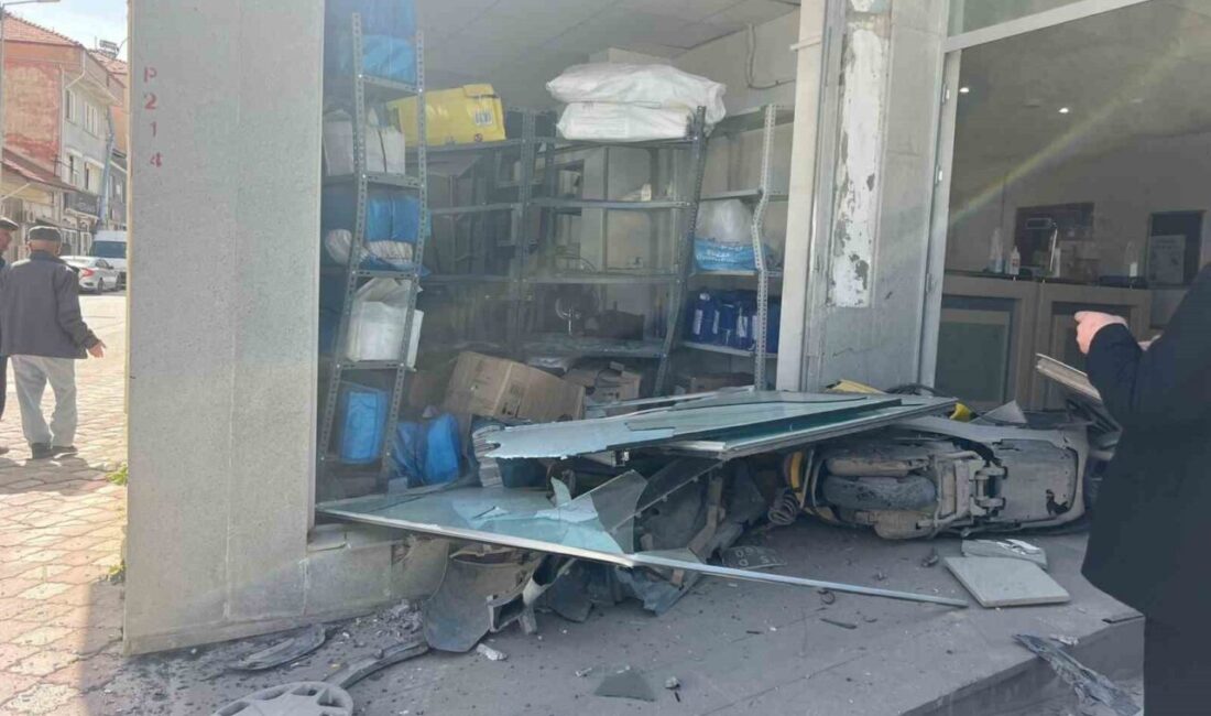 Burdur’un Karamanlı ilçesinde seyir halindeki kamyonetin sürücü direksiyon başında kalp