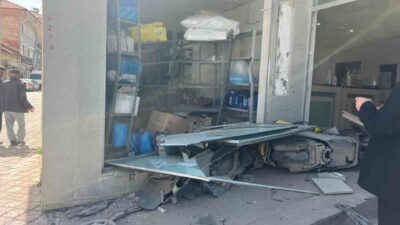 Burdur’un Karamanlı ilçesinde seyir halindeki kamyonetin sürücü direksiyon başında kalp