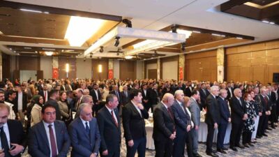 Diyarbakır Valiliği ev sahipliğinde düzenlenen programda vatandaşlar, milletvekilleri, kurum müdürleri