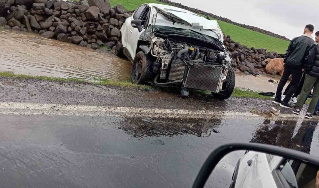 Diyarbakır’ın Çınar ilçesinde otomobilin takla atması sonucu meydana gelen trafik