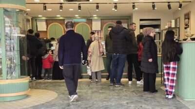 Diyarbakır’da 41 yıllık Hacıbaba Pastanelerinde Ramazan Bayramı yoğunluğu devam ediyor.