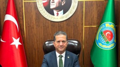 Yüreğir Ziraat Odası Başkanı Mehmet Akın Doğan, depoda ürünü olan