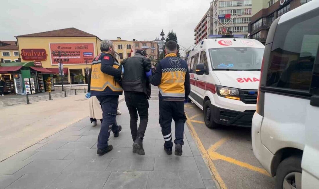 Samsun’da dolmuşta fenalaşan 37 yaşındaki bir yolcu, ambulansla hastaneye kaldırıldı.