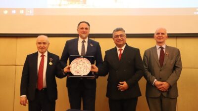 Kütahya Dumlupınar Üniversitesi (DPÜ) ev sahipliğinde, Széchenyi Ödüllü tarihçi Prof.