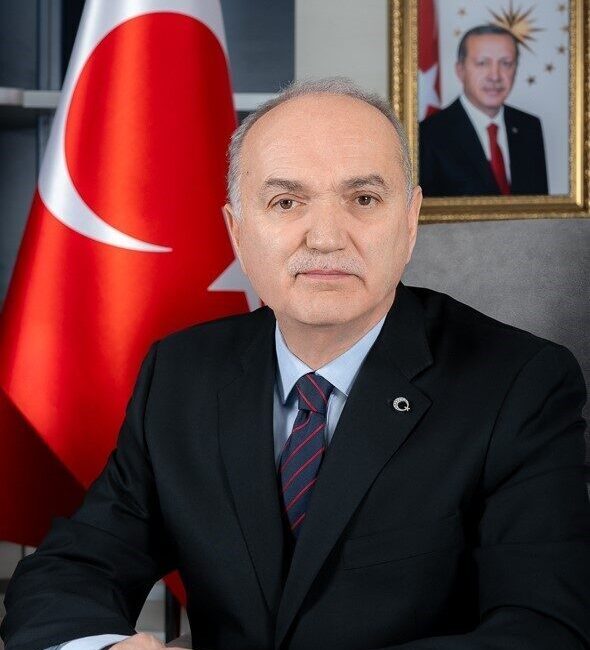 Düzce Belediye Başkanı Faruk Özlü, belediyenin iş adamlarından para veya