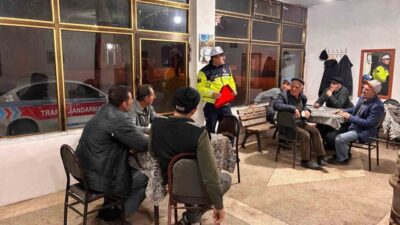 Edirne’nin Uzunköprü ilçesinde jandarma ekipleri tarafından vatandaşlara trafik kuralları ve