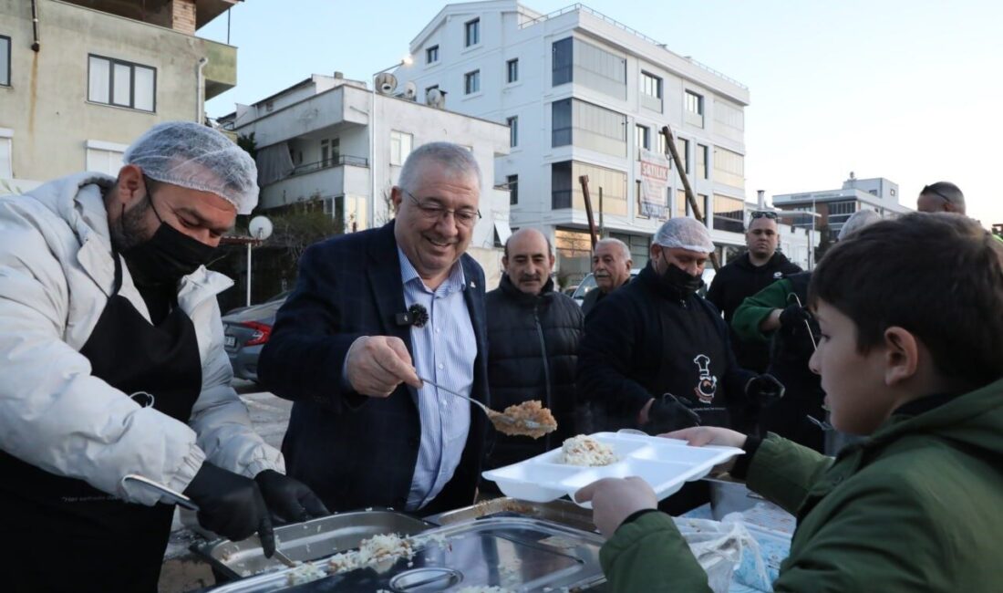 Balıkesir’in Edremit Belediyesi Ramazan ayı dolayısıyla başlattığı iftar yemeklerinde, ilçenin