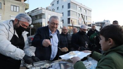Balıkesir’in Edremit Belediyesi Ramazan ayı dolayısıyla başlattığı iftar yemeklerinde, ilçenin