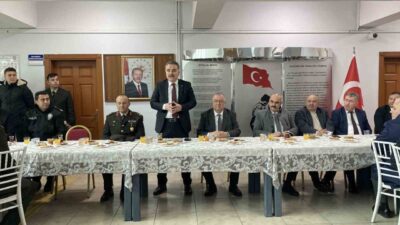 Balıkesir’in Edremit ilçesinde Ramazan Bayramı’nın 1. günü dolayısıyla protokol bayramlaşma