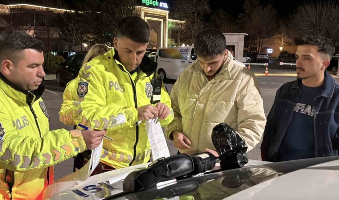 Aksaray’da gece yarısı abartı egzozla trafiği tehlikeye düşüren sürücüye 19
