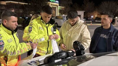 Aksaray’da gece yarısı abartı egzozla trafiği tehlikeye düşüren sürücüye 19