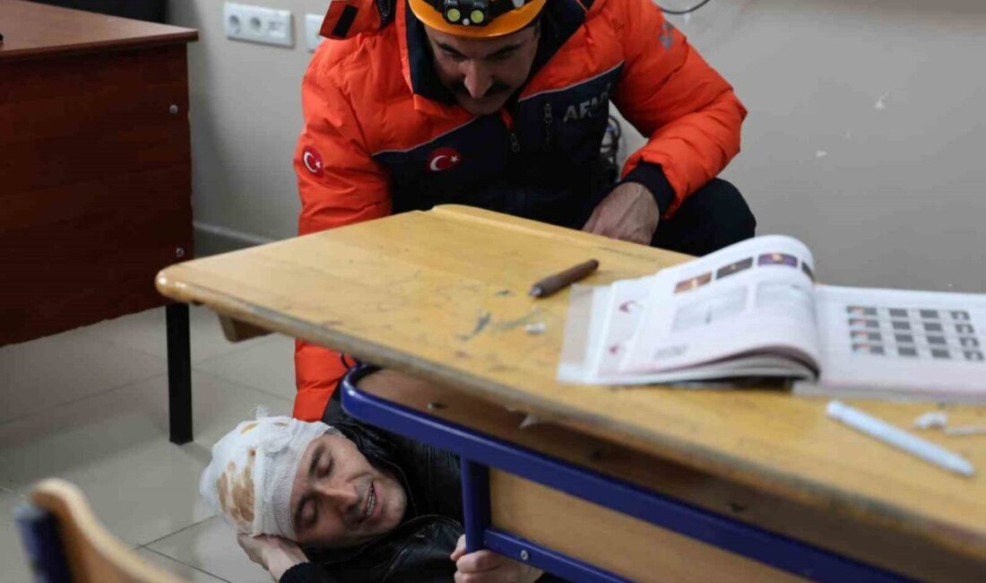 Elazığ’da İhsan Tangülü Ortaokulu’nda 1-7 Mart Deprem Haftası kapsamında deprem
