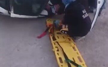 Elazığ’da sürücüsünün direksiyon hakimiyetini kaybettiği otomobil, takla attı. Kazada araçta