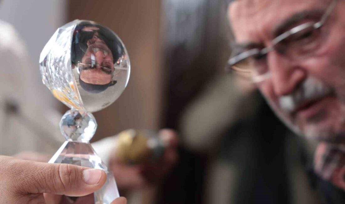 Elazığ’da Hazreti Ali Camii’nde ziyarete açılan Peygamber Efendimiz’in Sakal-ı Şerif