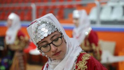 Kırşehir’de düzenlenen Halk Oyunları İl Temsilciliği yarışmaları ilgiyle izlendi. Kırşehir’deki