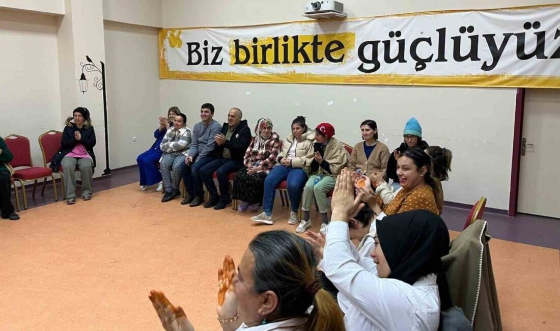 Bayburt’ta Engelsiz Yaşam Merkezi’nde düzenlenen iftarın ardından, Telden Gönüllere müzik