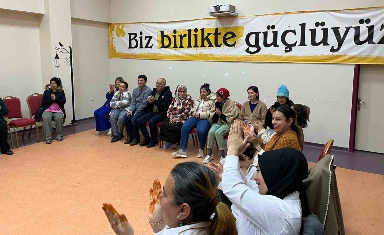 Bayburt’ta Engelsiz Yaşam Merkezi’nde düzenlenen iftarın ardından, Telden Gönüllere müzik