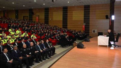 Erzincan İl Emniyet Müdürü Zafer Baybaba, personelleriyle değerlendirme ve bilgilendirme