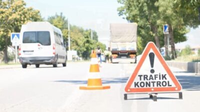 Erzincan’da polis ekipleri, trafik kazalarını azaltmak ve sürücülerin trafik kurallarına