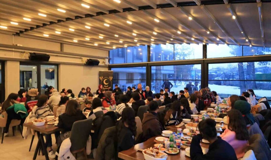 Erzincan’da “Dünya Yetimler Günü” dolayısıyla iftar programı düzenlendi. Programa Erzincan