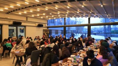 Erzincan’da “Dünya Yetimler Günü” dolayısıyla iftar programı düzenlendi. Programa Erzincan