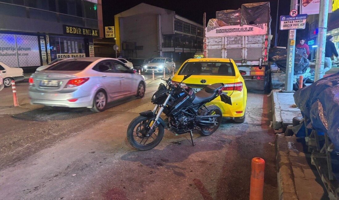 Erzincan’da otomobil ile motosikletin çarpışması sonucu motosiklet sürücüsü yaralandı. Alınan