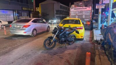 Erzincan’da otomobil ile motosikletin çarpışması sonucu motosiklet sürücüsü yaralandı. Alınan