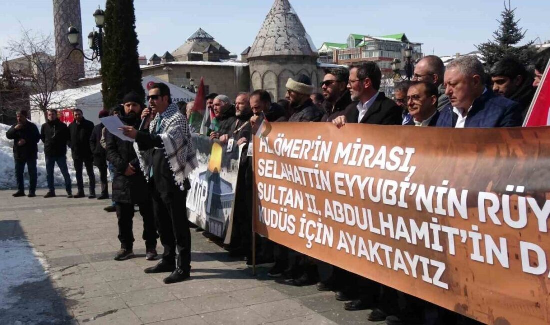 Erzurum’da Sivil Toplum Platformu (ESTP) üyeleri Cuma namazı sonrası Kudüs