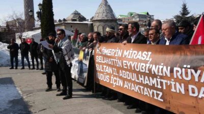 Erzurum’da Sivil Toplum Platformu (ESTP) üyeleri Cuma namazı sonrası Kudüs