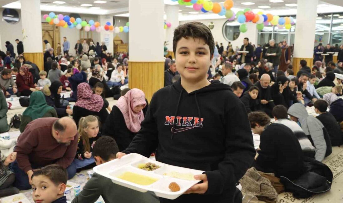 Eskişehir Fatih Sultan Mehmet İmam Hatip Ortaokulu’nda iftar programı düzenlendi.