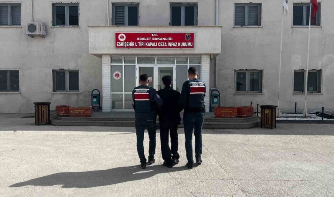 Eskişehir’de jandarma ekiplerince yakalanan 10 yıl ve üzeri aranması bulunan