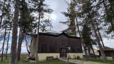 Eskişehir’in Mahmudiye İlçesi’nde 1897 yılında yapılan tarihi Karakışla Camii, bakımsızlık