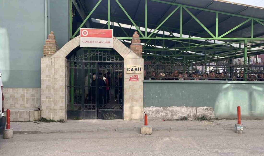 Eskişehir’de babası tarafından öldürülen 13 yaşındaki çocuk, son yolculuğunu uğurlandı.