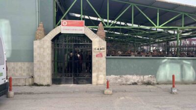 Eskişehir’de babası tarafından öldürülen 13 yaşındaki çocuk, son yolculuğunu uğurlandı.