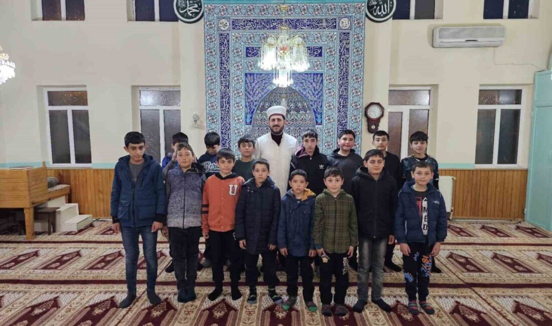 Eskişehir’de bulunan Cevizli Mahalle Camii’nde ’Gençlik Buluşması’ programı gerçekleştirildi. Program