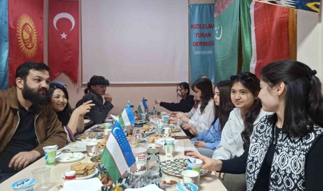 Eskişehir’deki üniversitelerde okuyan Özbekistanlı öğrenciler, iftar programında buluştular, birbirleri ile