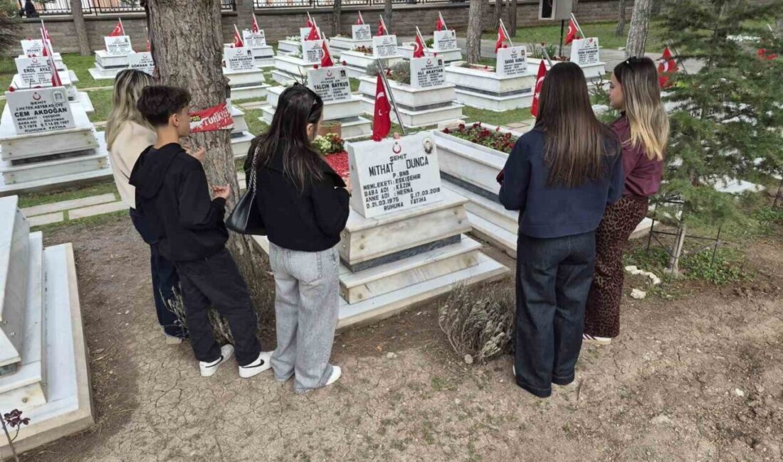 Eskişehir’de vatandaşlar 18 Mart Çanakkale Zaferi ve Şehitleri Anma Günü