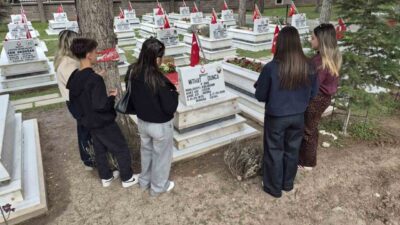 Eskişehir’de vatandaşlar 18 Mart Çanakkale Zaferi ve Şehitleri Anma Günü