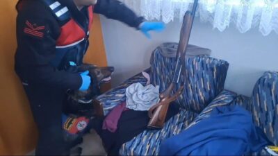 Yozgat’ta bir şahsın evinden çok sayıda tüfek, tabanca ve ateşli