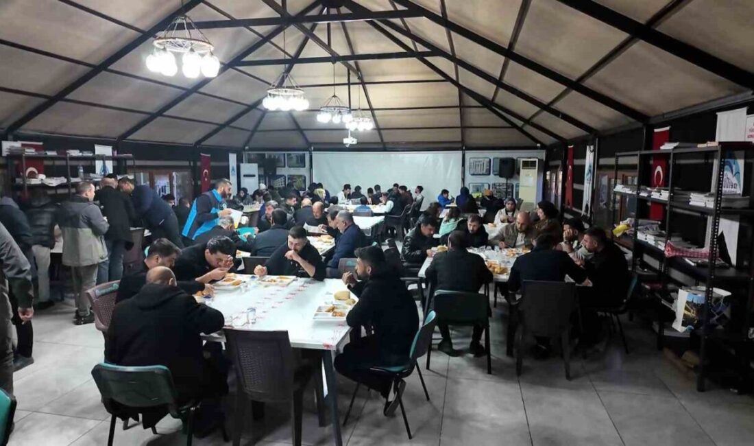 Eyyübiye Belediyesi’nin Yenice ve Haleplibahçe’deki eğitim otaklarında her akşam düzenlediği