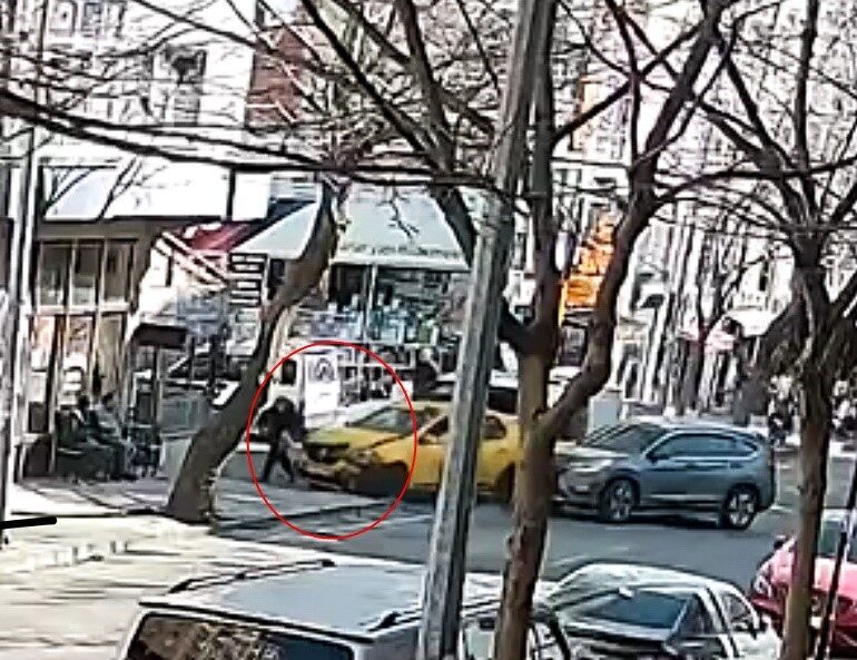 Tekirdağ’ın Çorlu ilçesinde iki otomobilin çarpışması sonucu kontrolden çıkan araçlardan